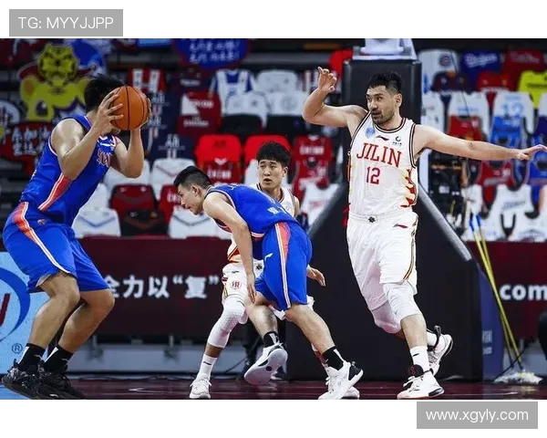 篮球赛场的激情碰撞与战术博弈如何塑造未来篮球运动的新格局